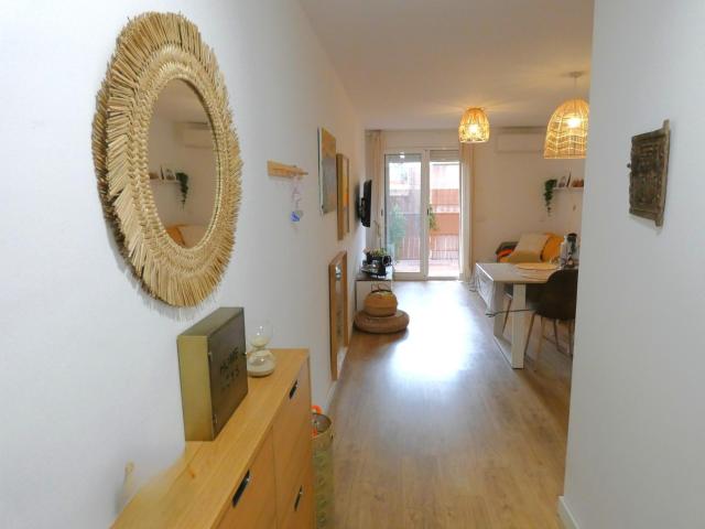 Oportunidad en Santa Coloma: Piso reformado con gran terraza de 25 m²