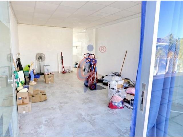 ¡Oportunidad en San Fulgencio! Local comercial en venta para invertir