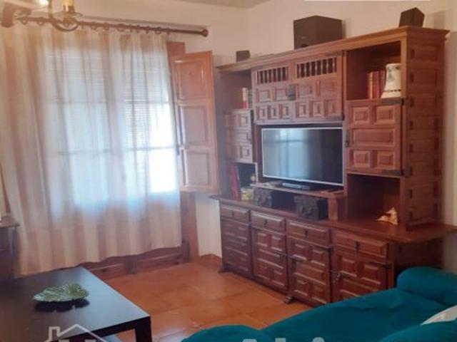 ¡OPORTUNIDAD! ESPACIOSA CASA CON TERRAZA Y GARAJE