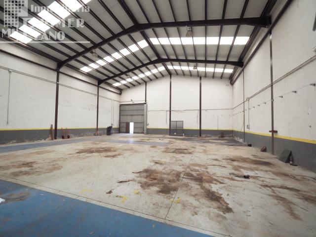 ¡OPORTUNIDAD! ESPECTACULAR NAVE, con 528m2, a pie de carretera, diafana,con oficinas, baño y patio