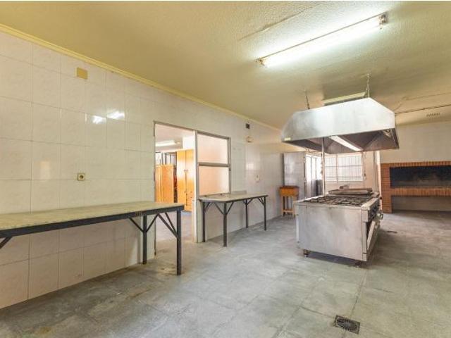 ? ¡Oportunidad Estratégica en Camino de Beniel! Local con Gran Potencial Hostelero y Vivienda Superi