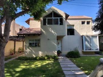 Oportunidad exclusiva en Club de Campo – Casa en calle Azcuénaga al 1400, Guaymallén