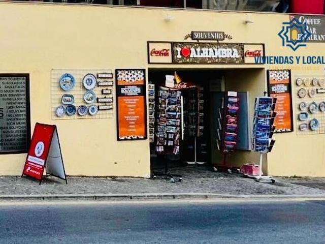 Oportunidad exclusiva. Local en alquiler frente a la Alhambra: impulsa tu negocio en un lugar único