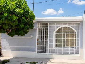 ¡Oportunidad Financiera! Casa con Súper Recámaras a 2 Cuadras del Diagonal de las Fuentes