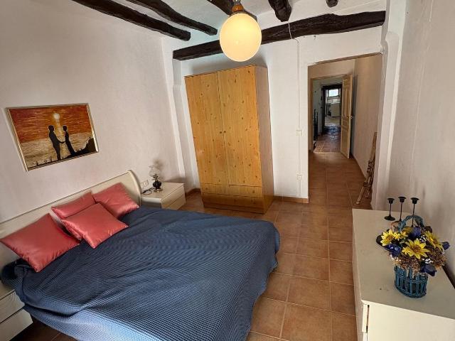 OPORTUNIDAD GRAN CASA DE PUEBLO EN ZONA CENTRICA DE RIBARROJA D´EBRE