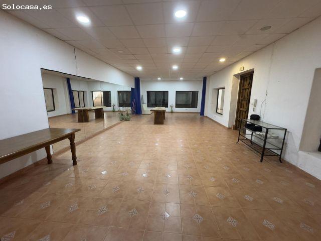 Oportunidad ! Gran Local comercial en pleno centro de Arroyo de la Miel Benalmadena