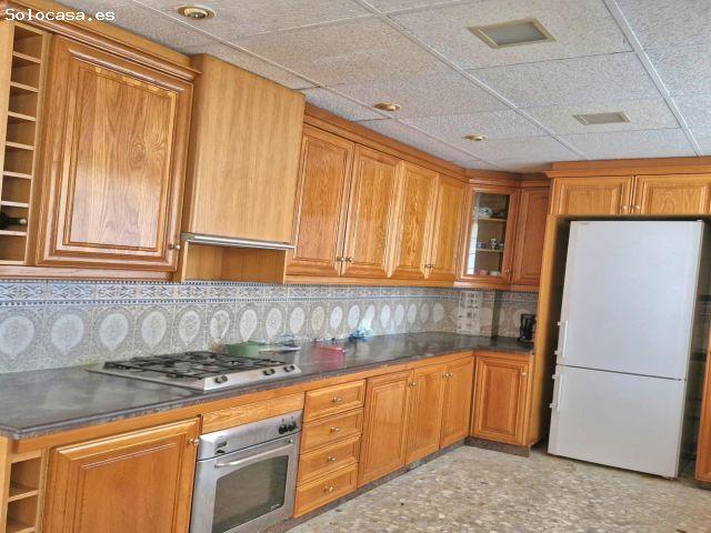 OPORTUNIDAD: IMPECABLE VIVIENDA AMUEBLADA EN CREVILLETE CON PISCINA!