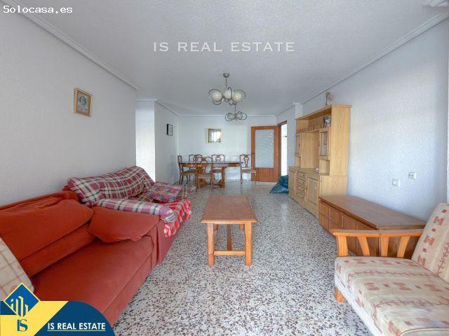 Oportunidad! Impresionante ático en esquina, todo exterior + terraza con excelentes vistas, a solo 1