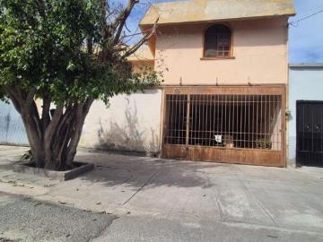 Oportunidad Inmobiliaria: Casa de 5 Recámaras en el Centro de Lerdo