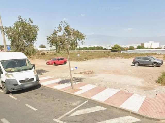 Oportunidad interesante: solar urbano para promotores y inversores en Roquetas de Mar