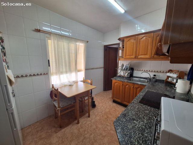 Oportunidad Inversores: Amplia Casa o chalet de dos plantas con garaje y un gran patio para converti