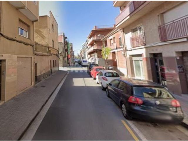 OPORTUNIDAD INVERSORES: Casa Adosada con Gran Potencial Urbanístico en Badalona