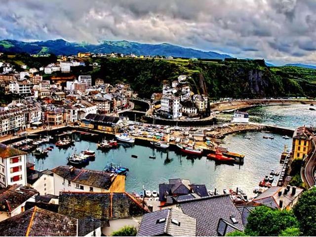¡OPORTUNIDAD INVERSORES! TERRENO EDIFICABLE CON VISTAS AL MAR EN LUARCA