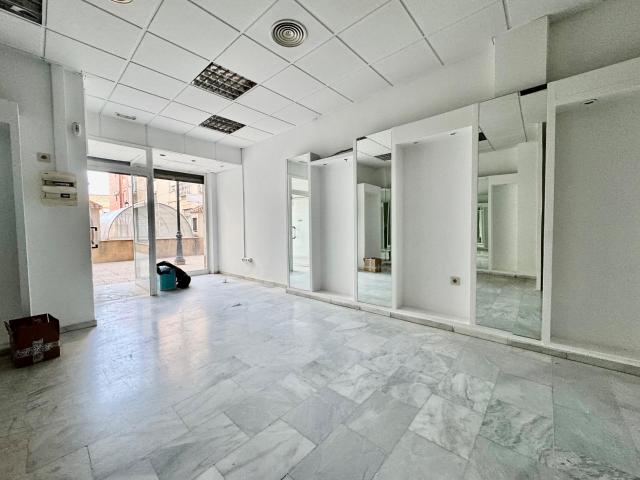 ¡OPORTUNIDAD! Local comercial en alquiler en Churriana de la Vega – 400 €/mes