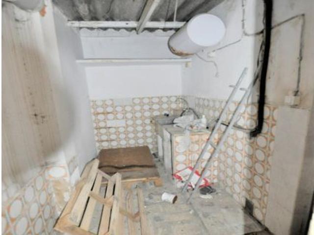 ¡OPORTUNIDAD! LOCAL COMERCIAL PARA REFORMAR EN NOU MOLES