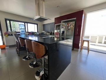 OPORTUNIDAD Moderna y Espaciosa Casa en Venta en Los Robles Residencial