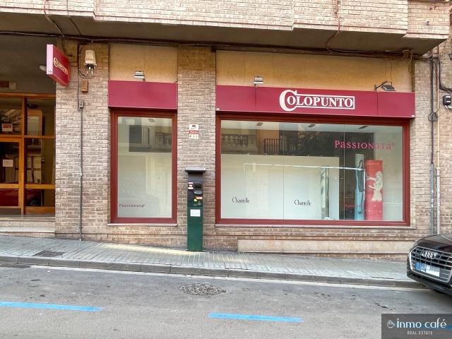 OPORTUNIDAD PARA NEGOCIOS: LOCAL COMERCIAL DE 126 M2 CON GRAN ESCAPARATE SITUADO CERCA DEL CENTRO COMERCIAL DE LA POBLACIÓN