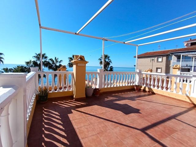 Oportunidad para comprar la casa de tus sueños en primera lí. 90m² Torrox Park