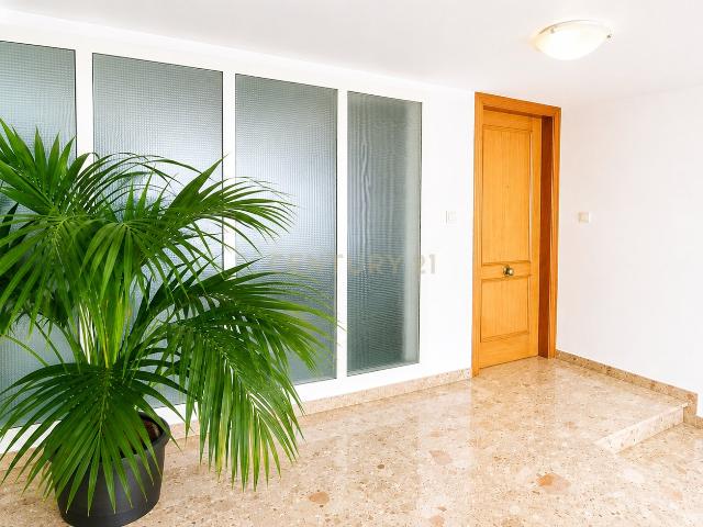 ¡Oportunidad para inversores! Entresuelo de 138 m² útiles en Ontinyent por 69.000 €