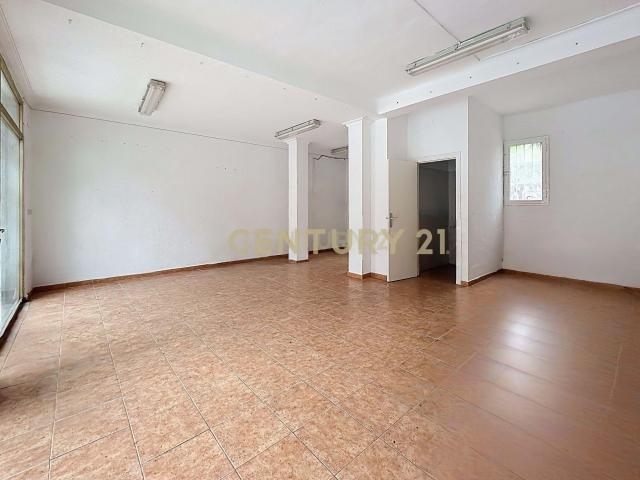 Oportunidad para inversores – Local convertible en vivienda con luz por dos fachadas | 133.000 €
