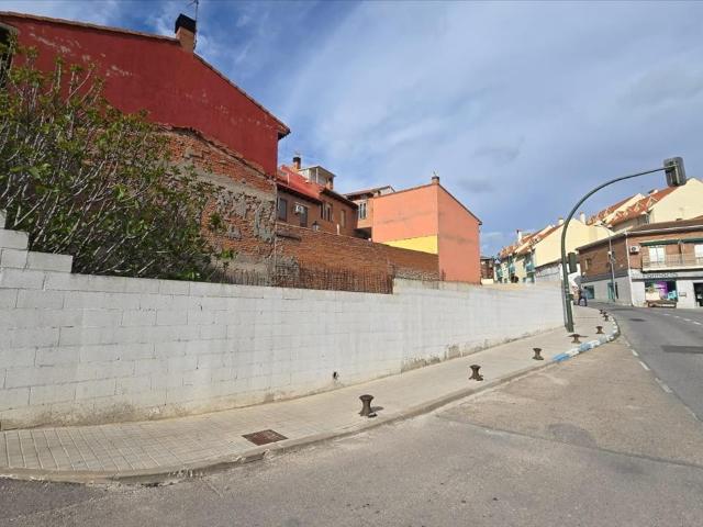 Oportunidad para Inversores Solar Urbano de 200 m² con Obra Parada en Los Santos de la Humosa