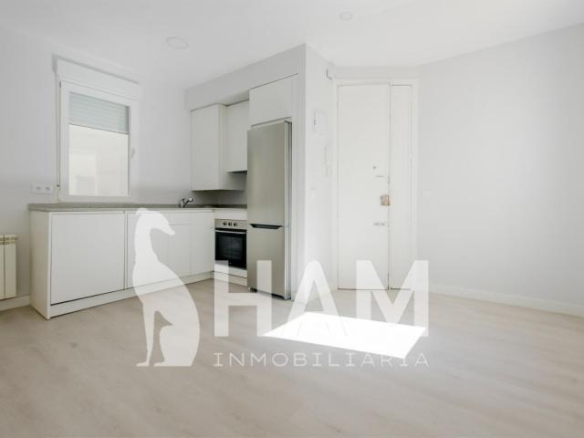 ¡Oportunidad para inversores! Piso en venta en la codiciada calle Ponzano, Madrid