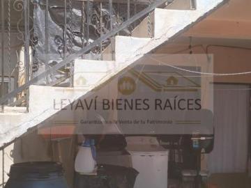 OPORTUNIDAD PARA INVERSIÓN: BONITA CASA CON DOS VIVIENDAS Y UNA ACCESORIA