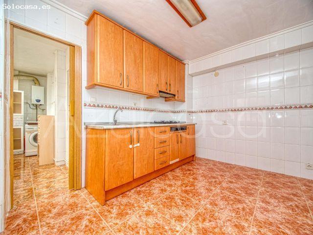 Oportunidad. Piso en venta de 3 dormitorios y 1 baño en Campoamor