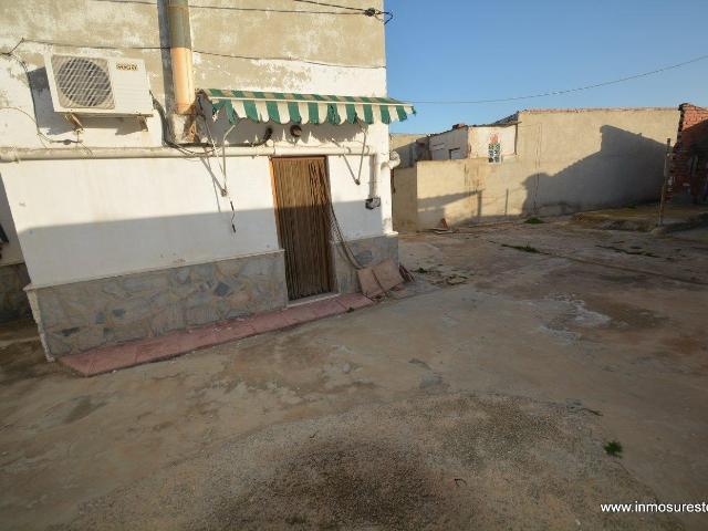 ¡ OPORTUNIDAD. PRECIO ECONÓMICO ! Casa para reformar en Orihuela del Camino Viejo de Almoradi en la pedanía de La Campaneta