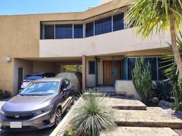 Oportunidad * Residencia en Venta con amplio jardin y alberca