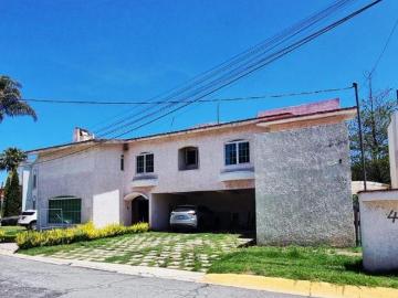 OPORTUNIDAD RESIDENCIA EN VENTA EN CLUB DE GOLF PARA REMODELAR FRENTE A GREEN