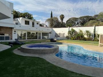 OPORTUNIDAD RESIDENCIA ESTILO MODERNO EN FRACC EN ZONA DORADA