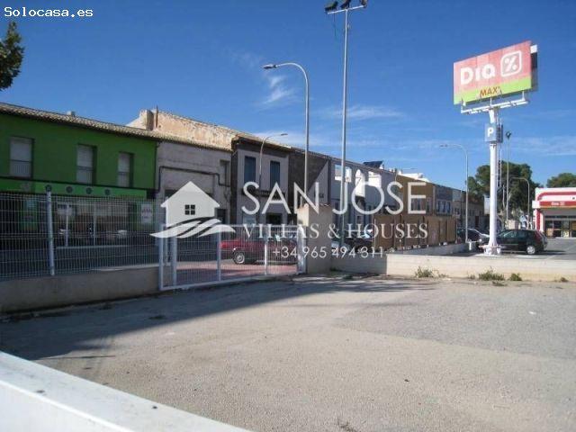 OPORTUNIDAD SE VENDE Y SE ALQUILA SOLAR PARA MUCHOS USOS CERCA DE SUPERMERCADOS EN ASPE