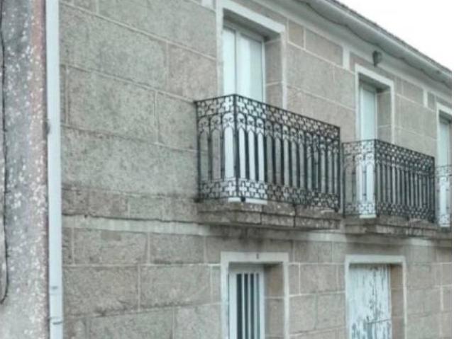 Oportunidad. Se vende casa de piedra al lado de Carballiño