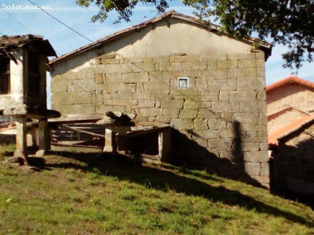 OPORTUNIDAD, SE VENDE CASA PARA RESTAURAR EN AMOEIRO! TOTALMENTE REGISTRADA!