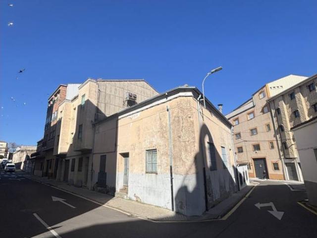 OPORTUNIDAD! Se vende edificio en Guijuelo!