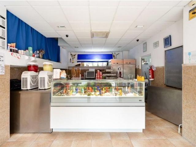 ¡Oportunidad! Se vende local con negocio de heladería en pleno funcionamiento. Parque Nueva Granada