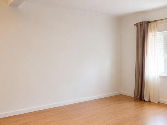 Oportunidade! Apartamento T1 Remodelado com Arrecadação
