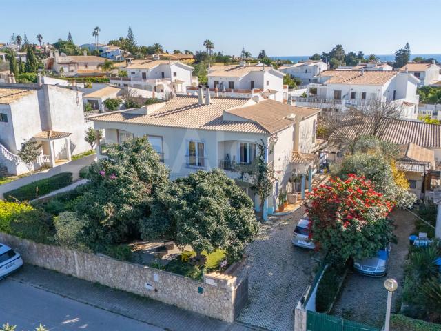 Oportunidade | Bonita Moradia Geminada T2+T0 nos Montinhos d. 160m² Praia da Luz