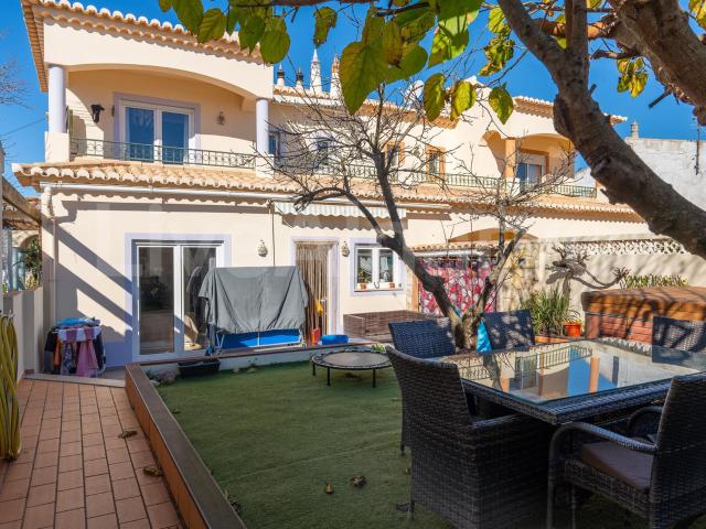 Oportunidade | Bonita Moradia Geminada T2+T0 nos Montinhos d. 160m² Praia da Luz