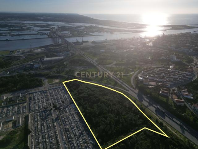 Oportunidade de Investimento: Dois Terrenos Contíguos com Potencial Construtivo – Figueira da Foz