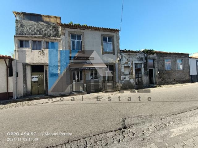 Oportunidade de investimento em prédio com 4 casas para restaurar em Vilar do Paraíso