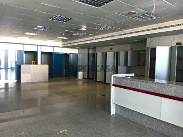 Oportunidade de Investimento: Imóvel Comercial com Localização de Excelência