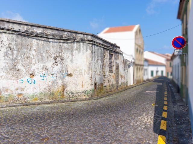 Oportunidade de Investimento Ruína para Reabilitação no Centro da Ribeira Grande Matriz