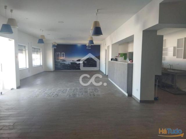 OPORTUNIDADE DE NEGÓCIO Loja de Comércio equipada para café e restaurante localizada na primeira linha de mar na Praia do Pedrogão  Consulte nos. | 26084063256