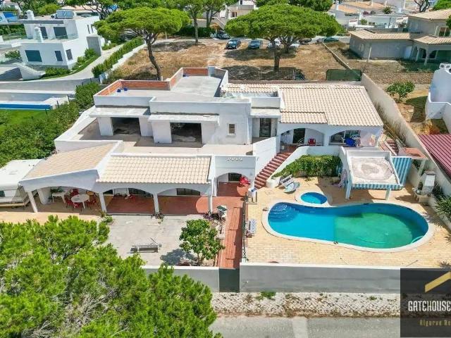 Oportunidade de renovação de moradia isolada perto do Vila S. 304m² Quarteira