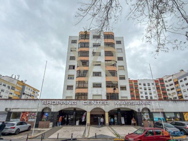 Oportunidade em Massamá: T3 Luminoso a 3 Minutos da Estação | 26064075993