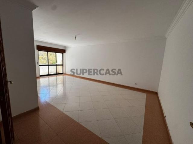 Oportunidade ! Excelente aparamento T2 com varanda na Tapada das Mercês