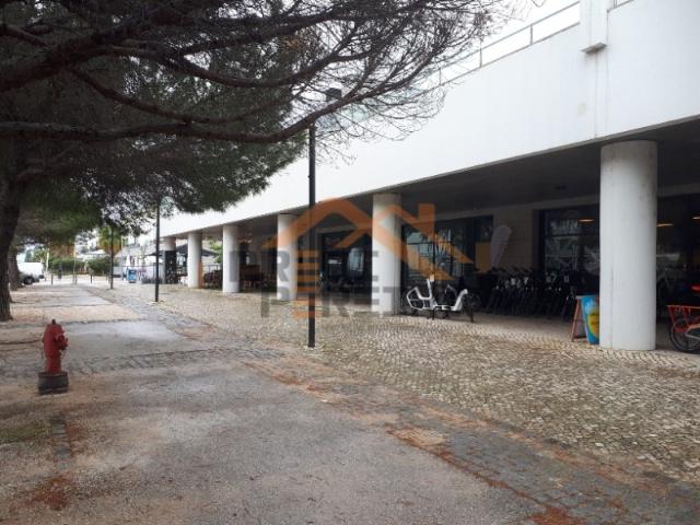 Oportunidade exclusiva na Expo Venda conjunta de 3 Lojas na primeira linha junto à Marina!
