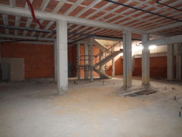 OPORTUNIDADE Loja para Comércio e Serviços com 579m2 | Rua da Rasa | V.N.Gaia